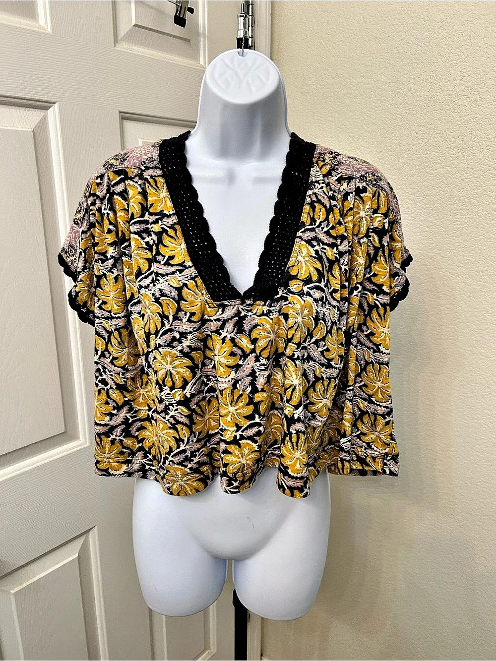 Free People Floral Top in Navy Blue & Yellow Size Medium